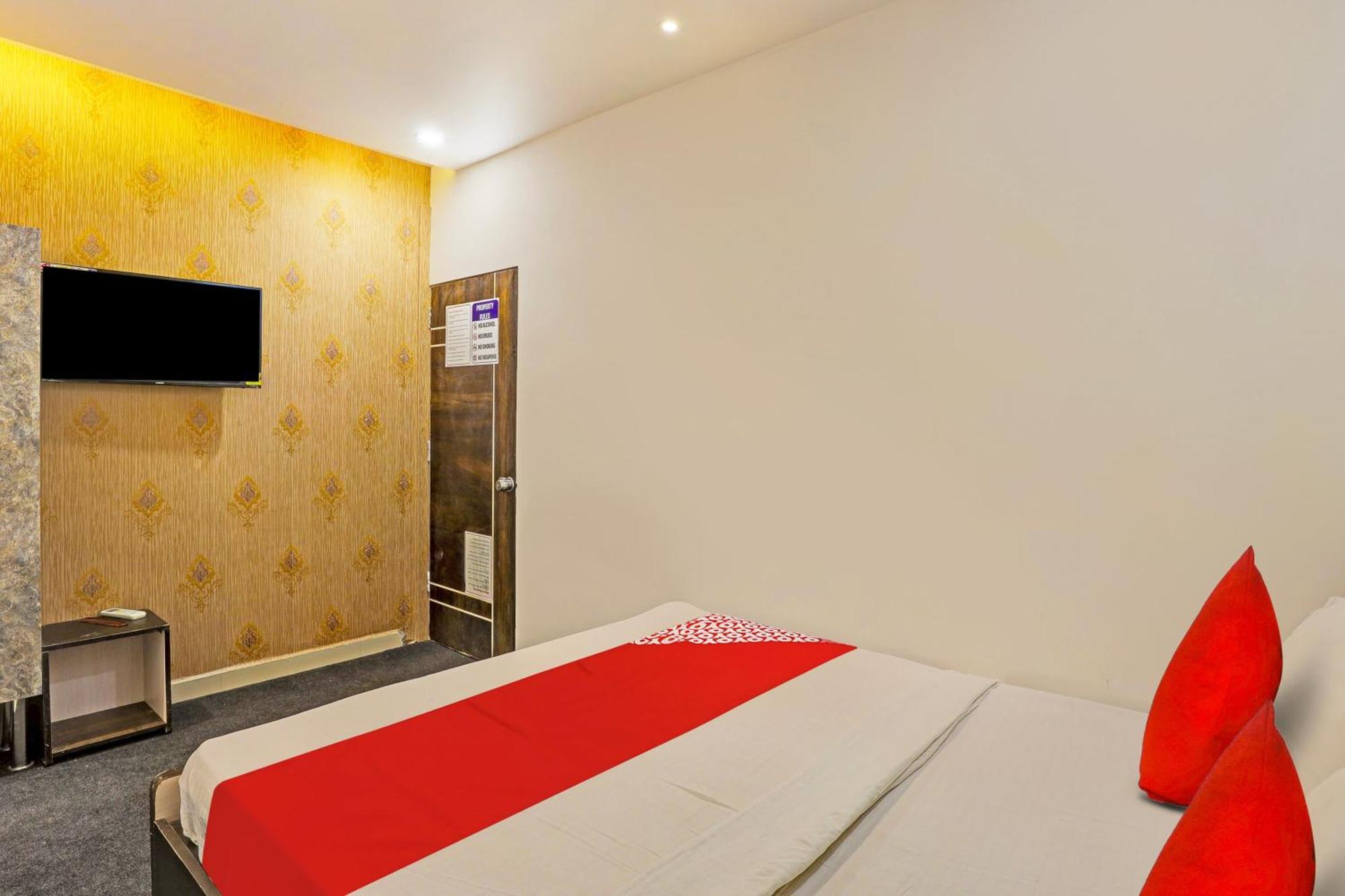 Hotel O Lotus Hotel スーラト エクステリア 写真